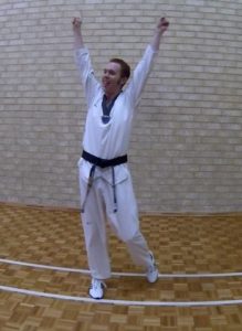 taekwondo-punch-board-break-3